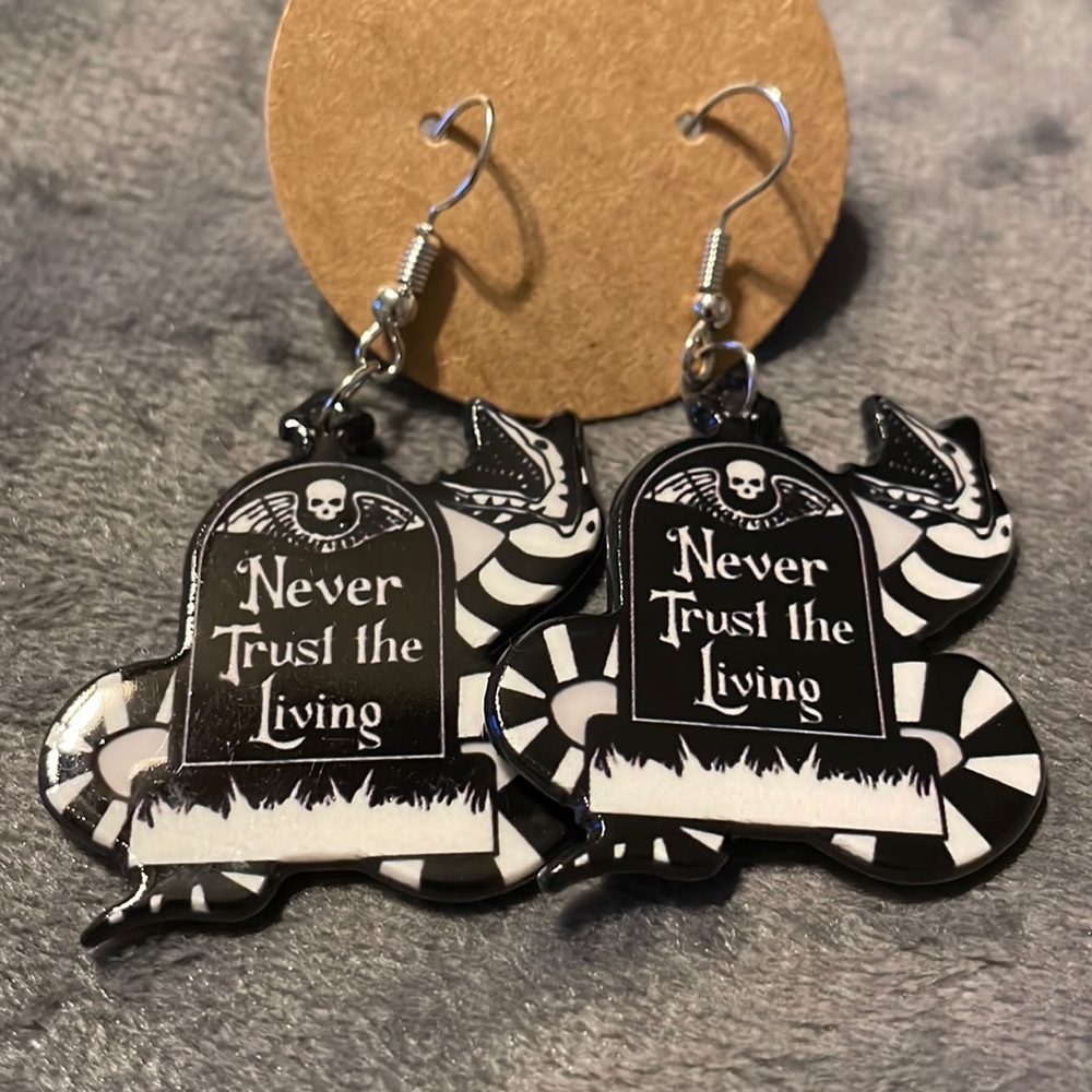 Tim Burton Beetlejuice “Never Trust the Living” Sandworm Pierced Earrings!